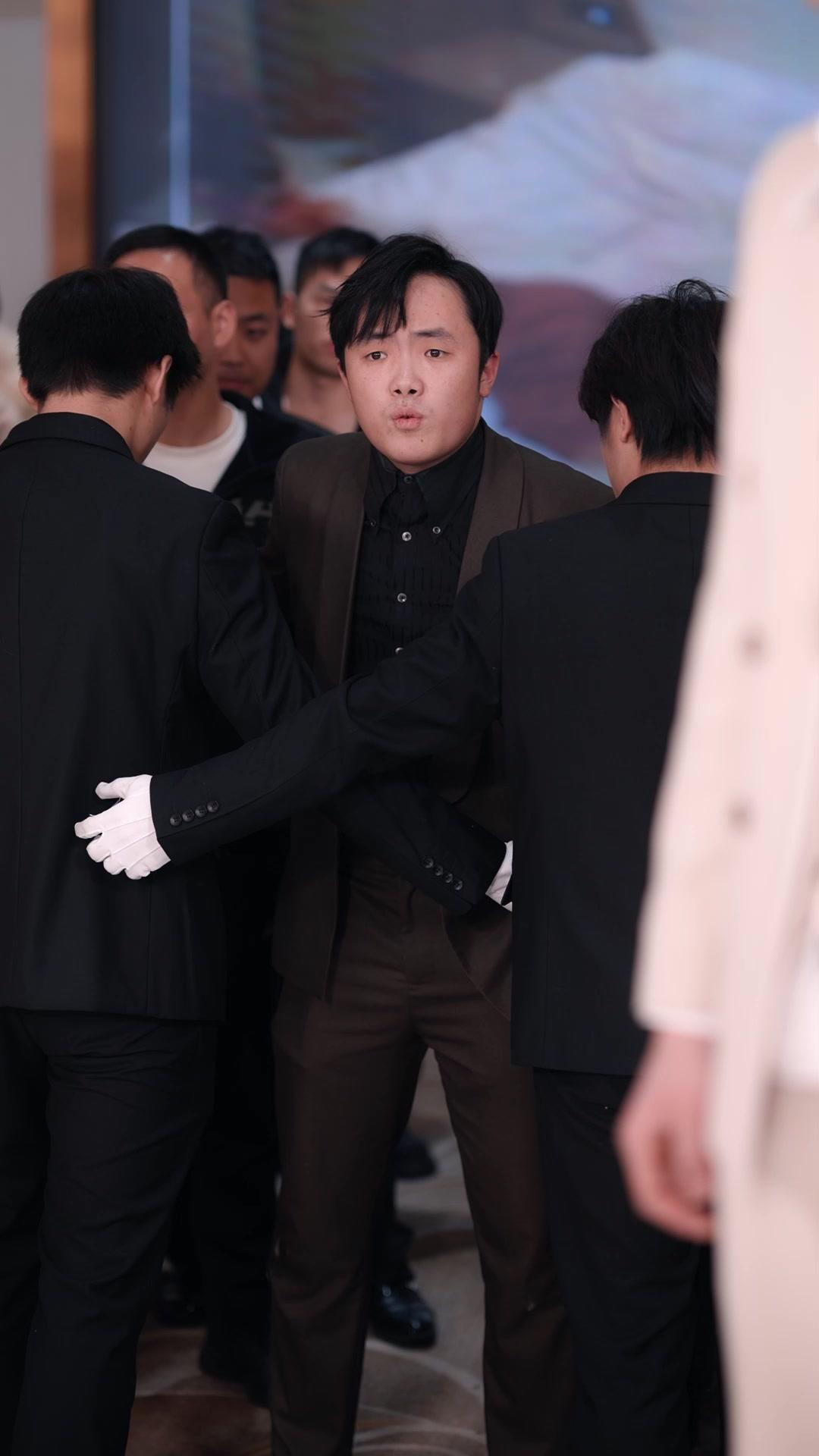 Plot Twist! Dump Him at the Altar