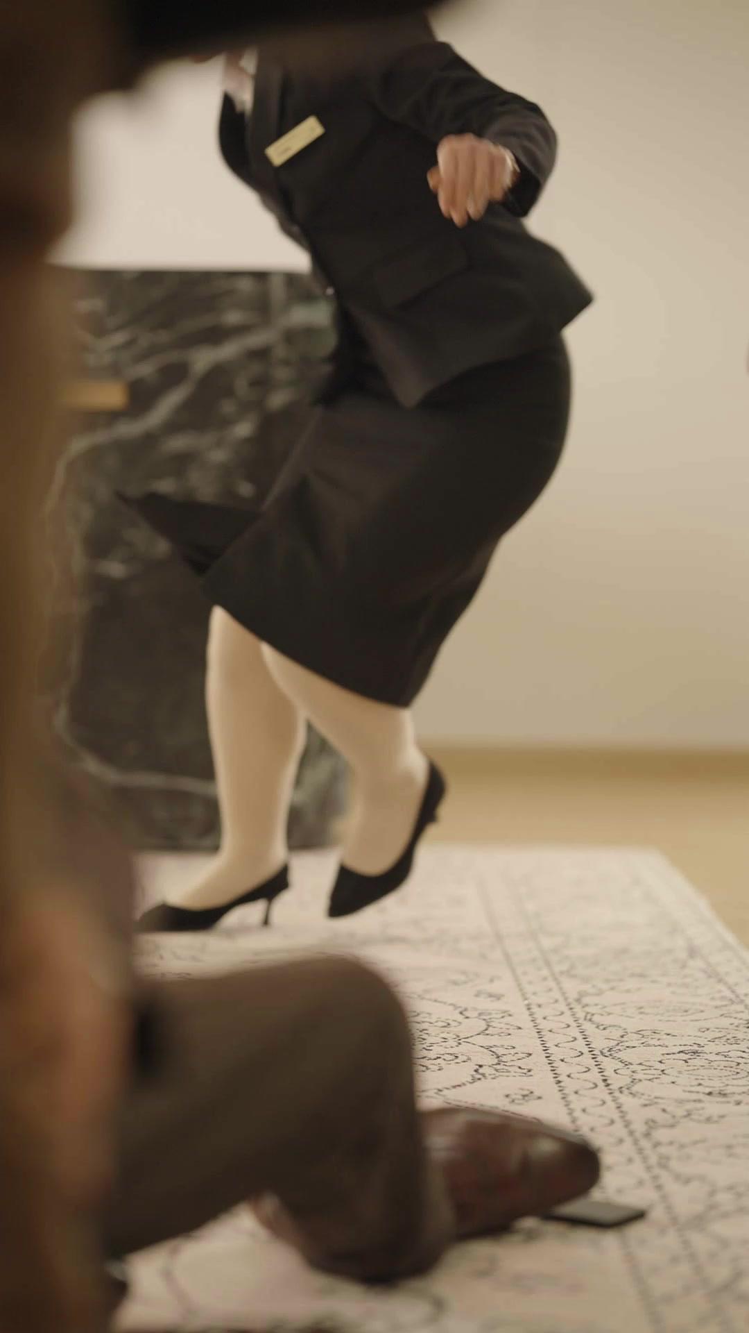 She Serves? She Rules!