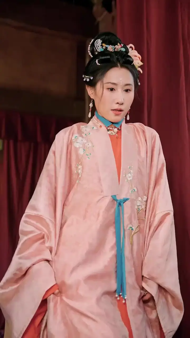 (Dubbed)The Emperor's Cloaked Convict Queen Episode 16