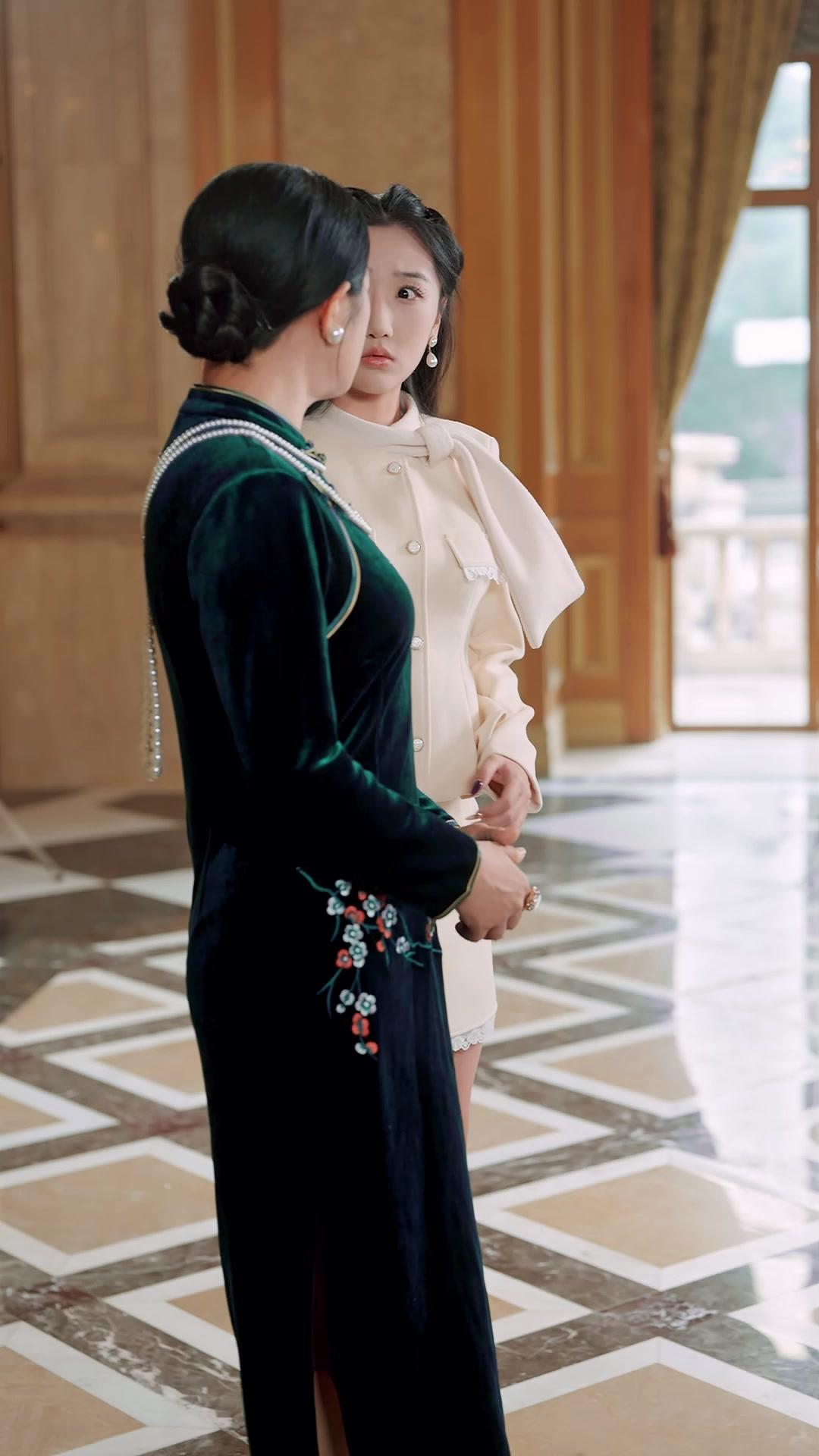 Isteri Bermuka Dua