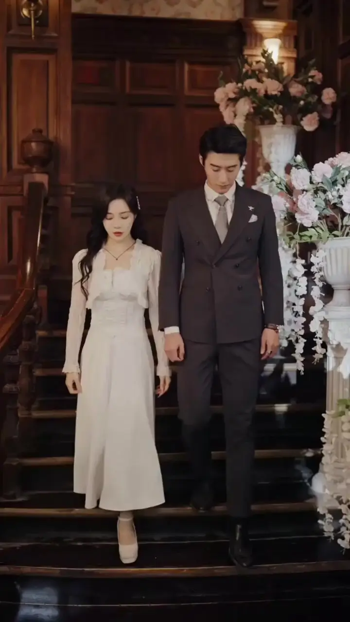 In Love with the Helplessly Romantic CEO Episode 42
