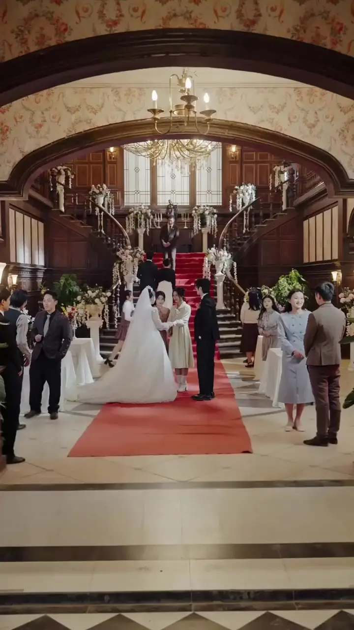 In Love with the Helplessly Romantic CEO Episode 30