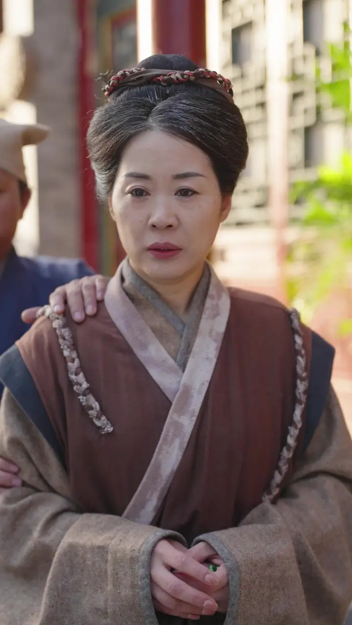 I, the Emperor, Tolerated You Because of Her! Episode 27