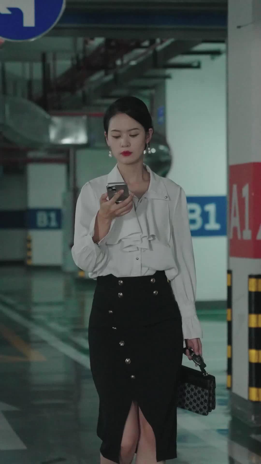 너무 가까운 비서