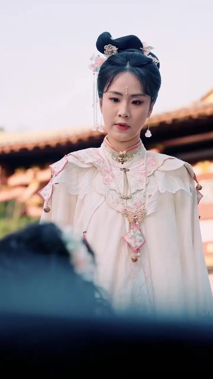(Dubbed)The Emperor's Cloaked Convict Queen Episode 53