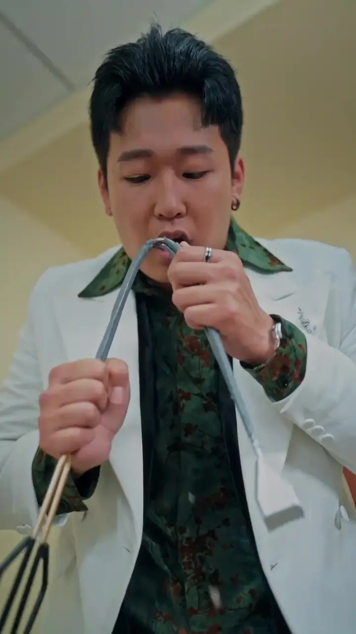 Married the Billionaire’s Father in a Senior Home? Episode 6
