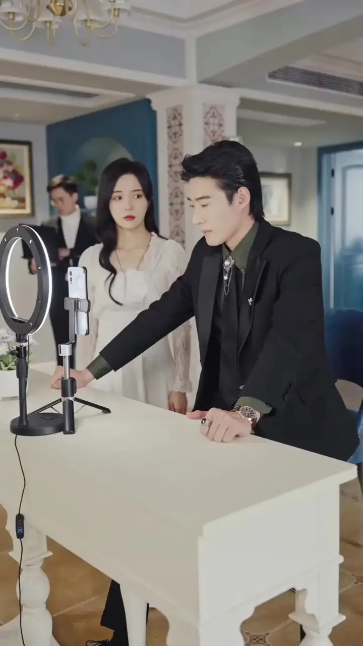 In Love with the Helplessly Romantic CEO Episode 59