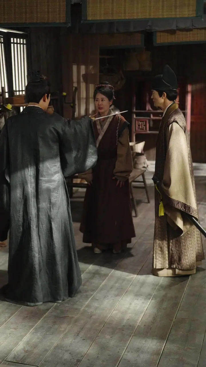 I, the Emperor, Tolerated You Because of Her! Episode 32