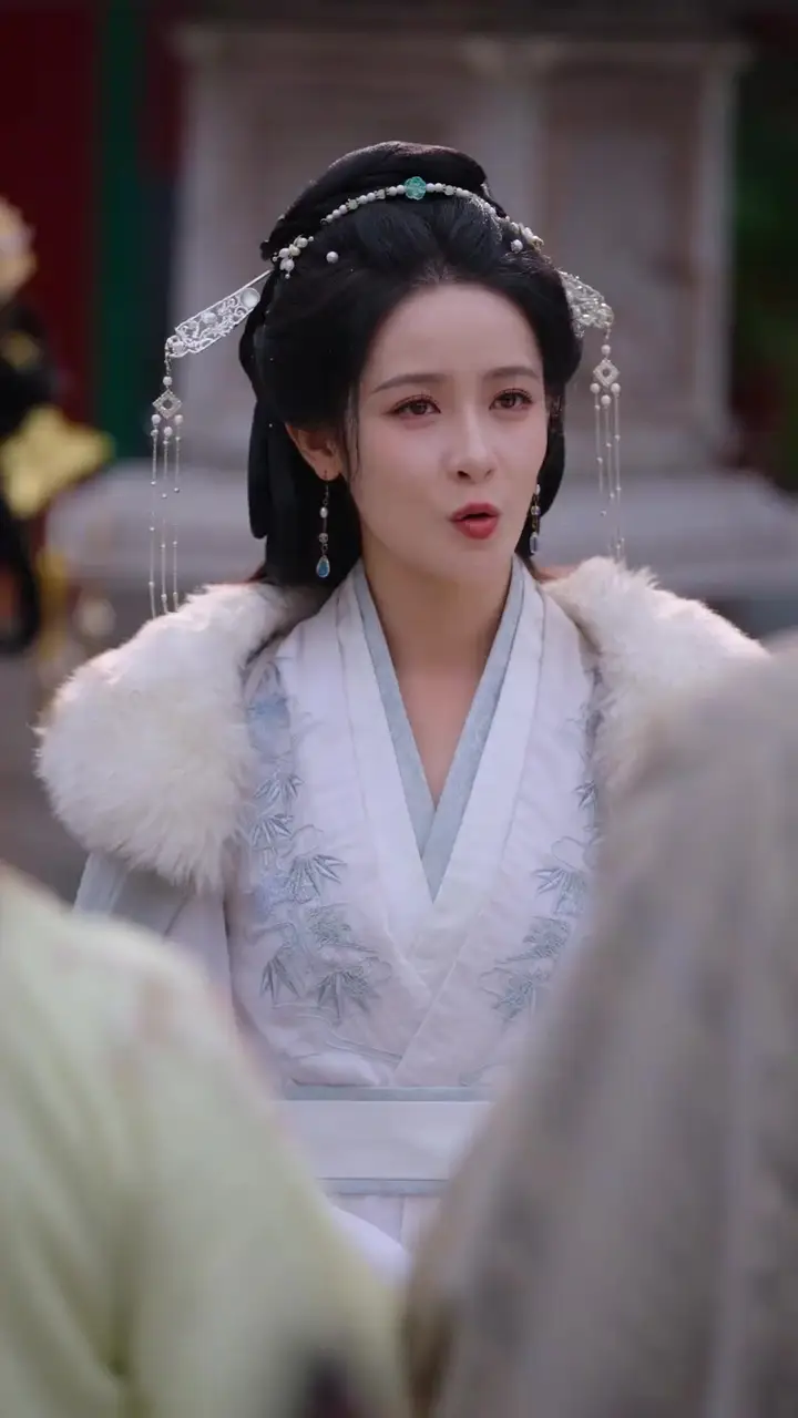 Reborn, Crowned, and Far Above My Ex Episode 3