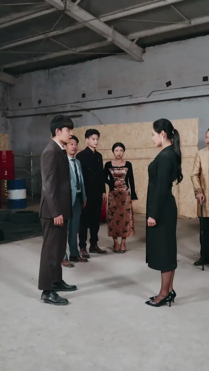 Your "Obedient" Wife? Underworld Queen! Episode 32