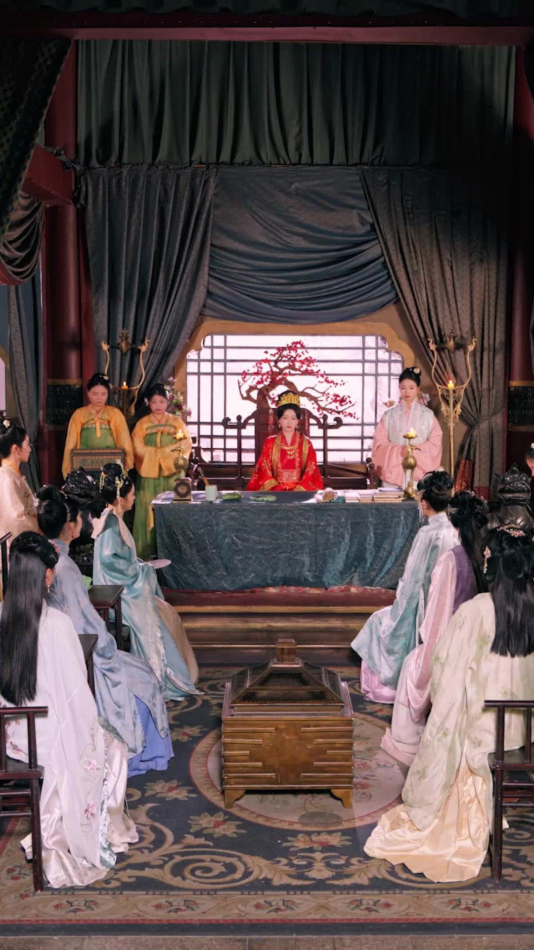 Bye, Fallen Empress! I Run the Palace Now!