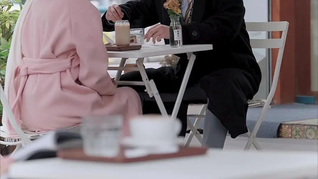 請和我最愛的人結婚：街頭追趕戲碼背後的窒息式深情