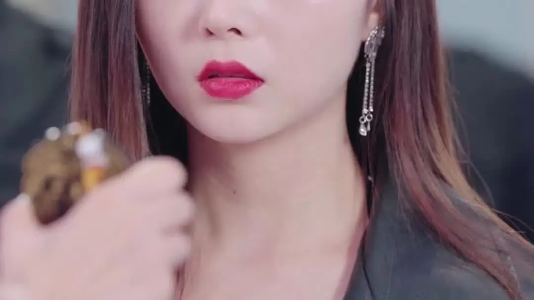 검은 드레스의 복수는 조용하지 않아