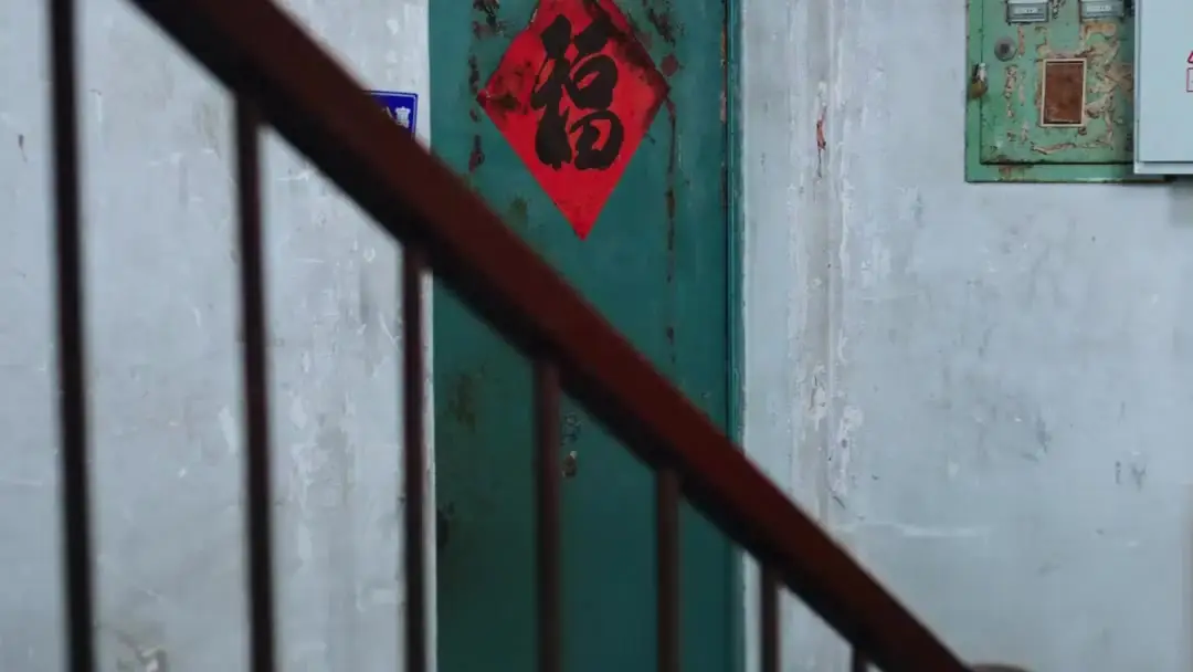 Surat Cinta yang Salah: Pintu Hijau dan Tangisan di Lorong Gelap
