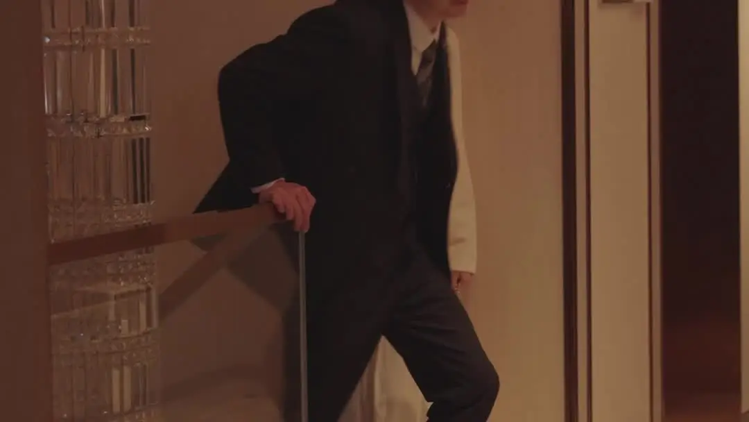 走廊偷窺視角，才是這齣戲的靈魂
