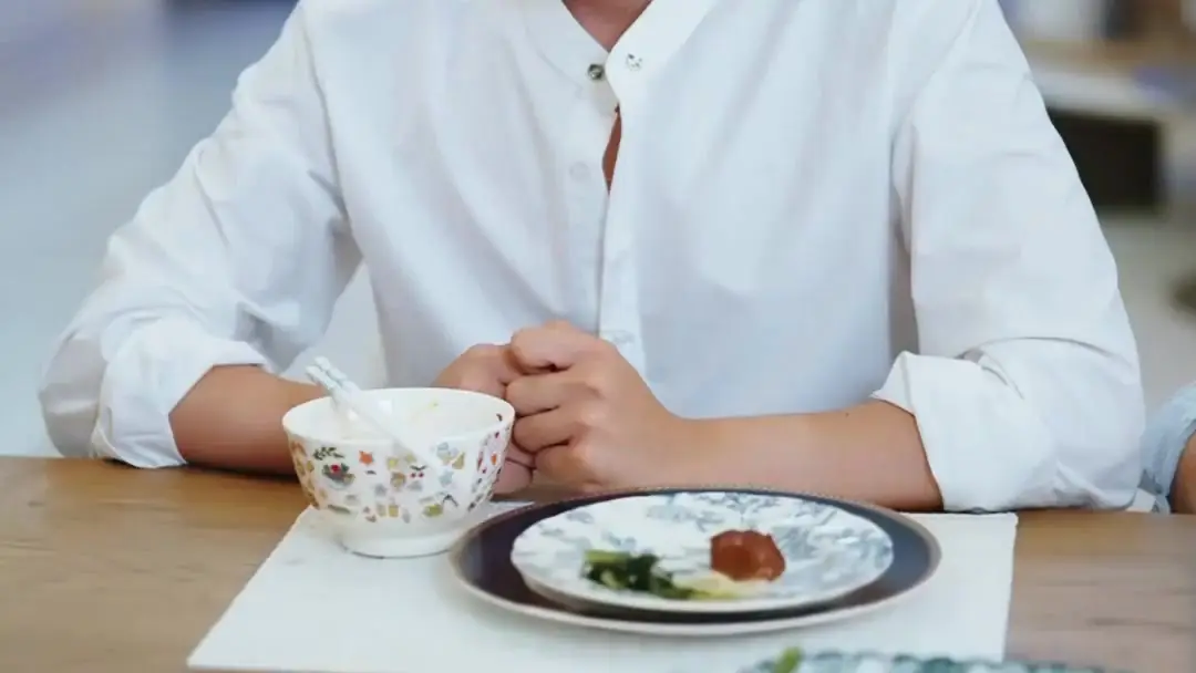 Wrong Love Letter Brings True Love: A Dinner Table That Shatters Silence