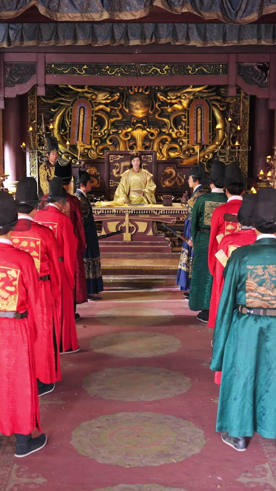 Bye, Fallen Empress! I Run the Palace Now!