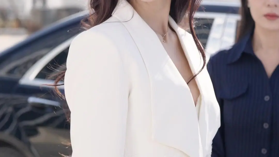 Fired? Screw It I'm RICH! The White Suit Standoff at Yunfan Group