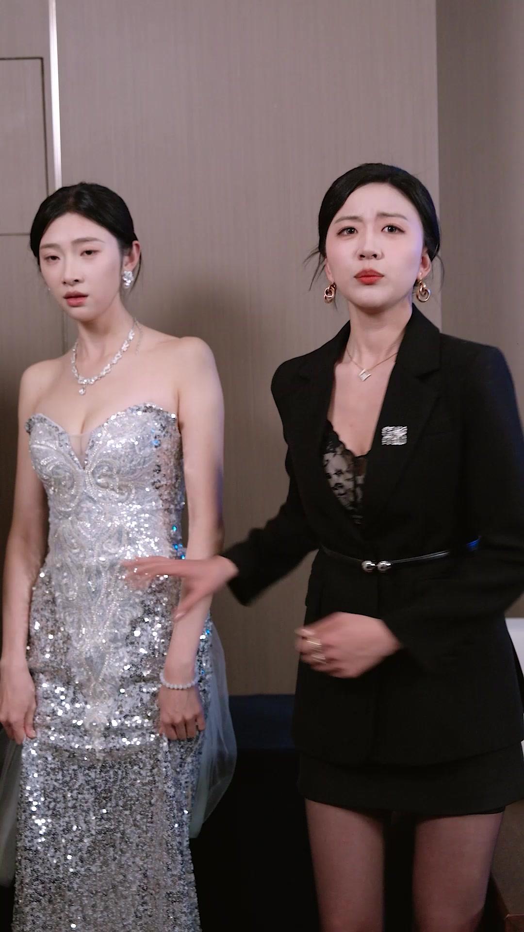 What? 9 Billionaire Sisters!