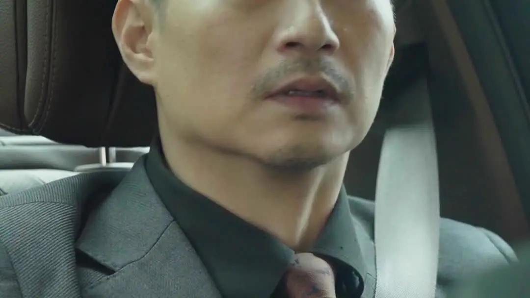 隐龙之快递老爸不好惹：婚礼现场突现手绘全家福，真相藏在后视镜里