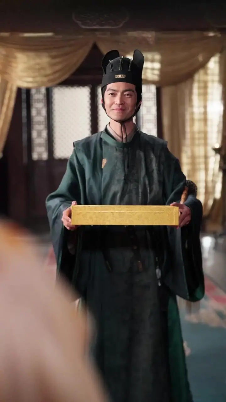 I, the Emperor, Tolerated You Because of Her! Episode 13