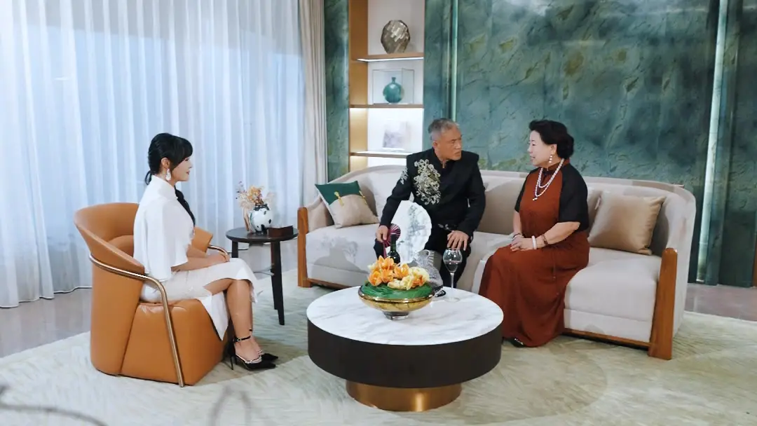 Nhà Bạc Bị Vợ Bán: Chiếc Quạt Giấy Và Cú Lừa Trong Phòng Khách