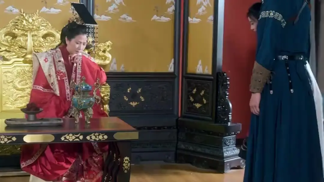绝世红颜：圣旨展开刹那，她摘下凤冠换上战袍的决绝