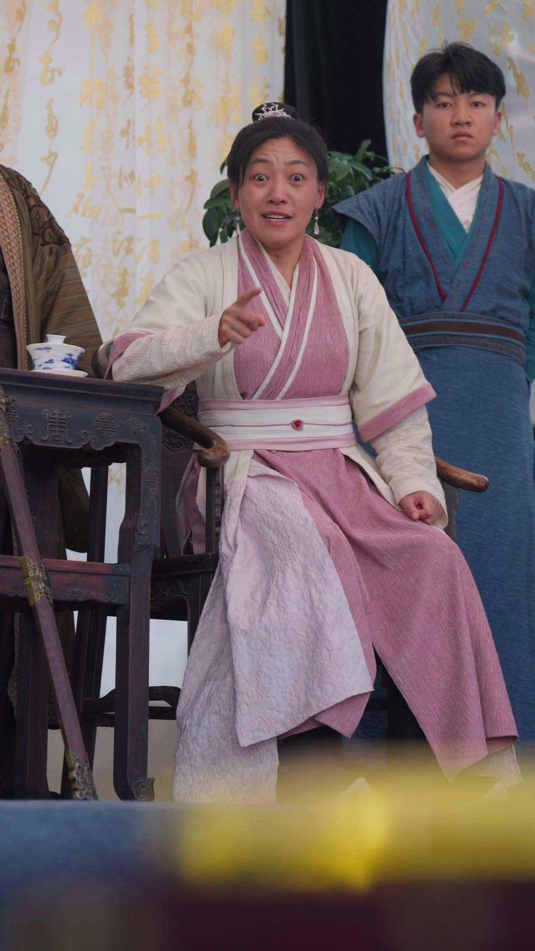 以父之名，言鎮天下