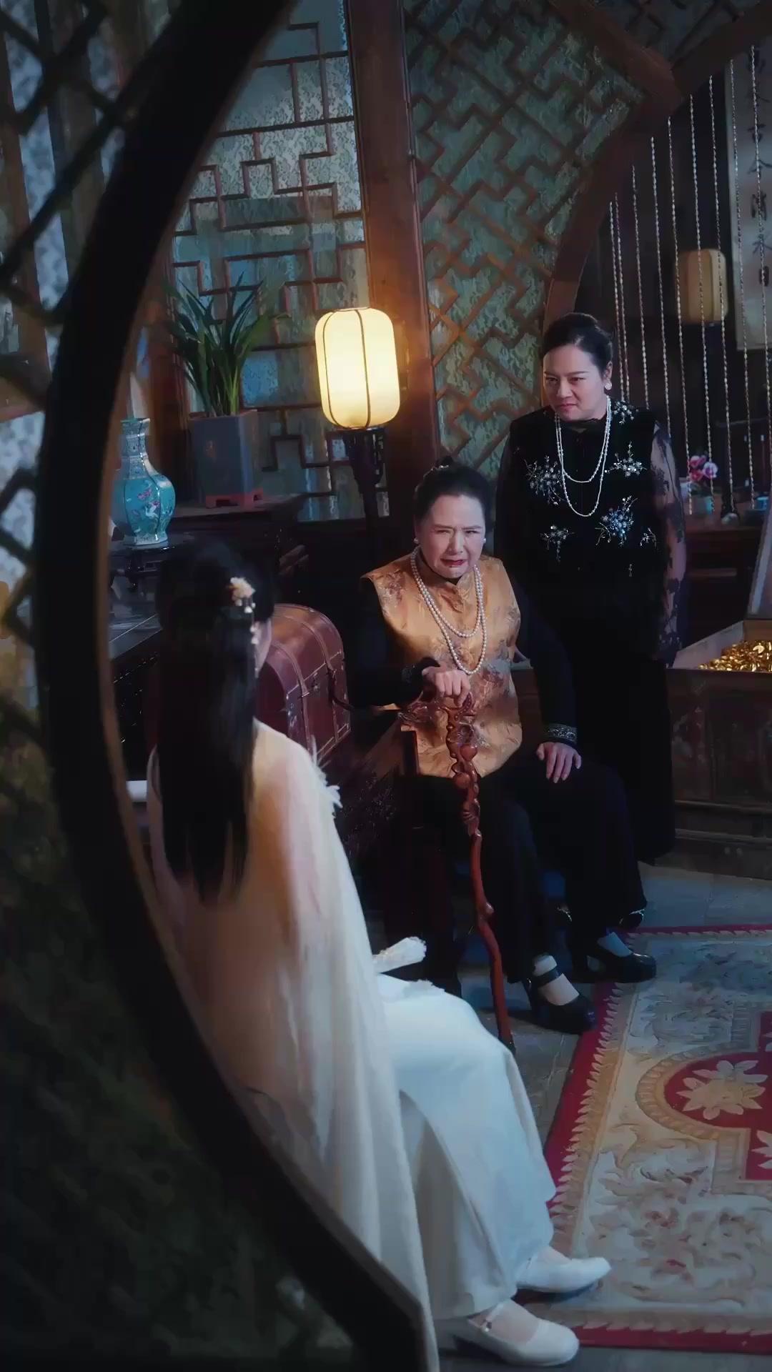 OMG! His "Mistress" Is An Immortal!