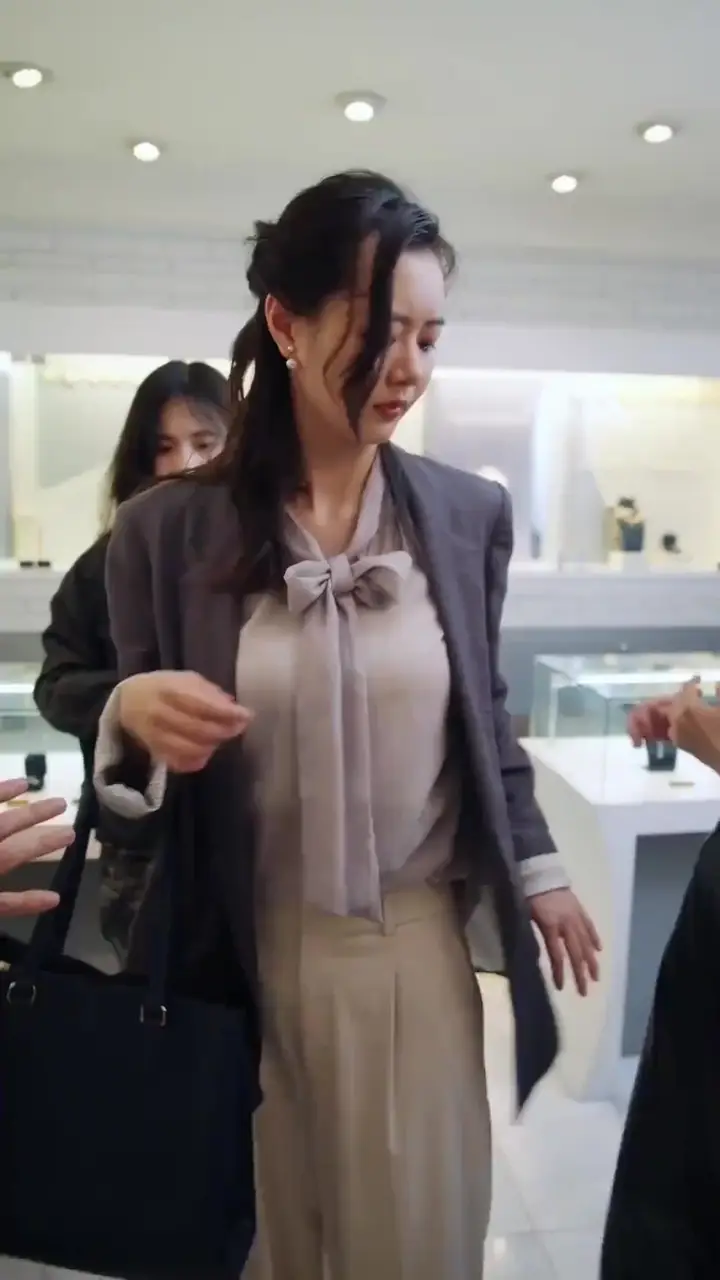 (Dubbed)His Mother? The CEO's mistress? Episode 41