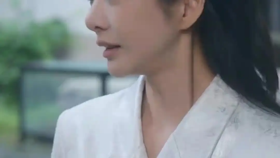 그 남자, 피 묻은 미소가 말하는 것