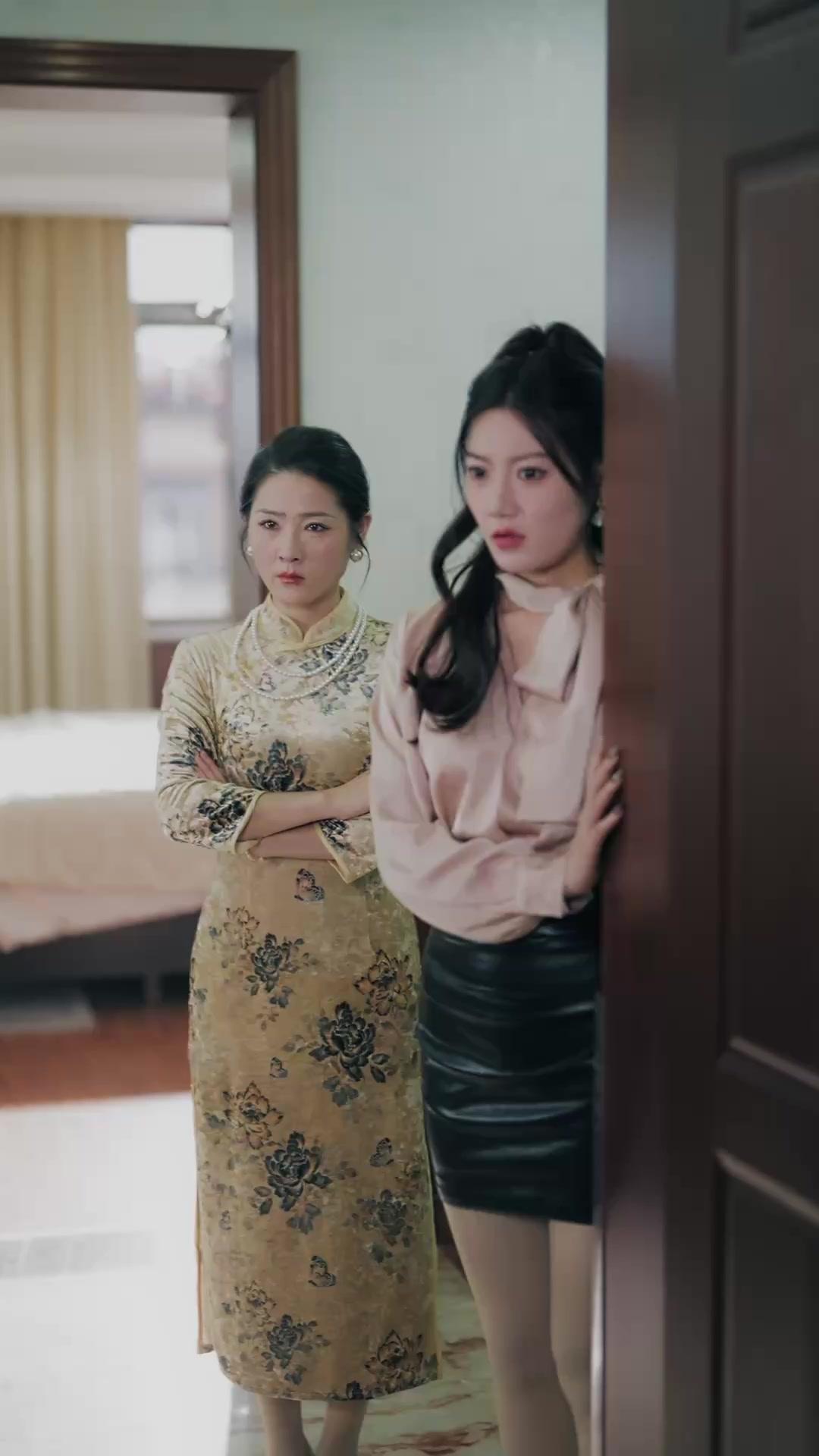 빙의 첫날, 약혼남 쟁탈전?