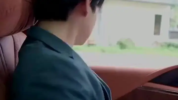 今天開始當妳小姨媽：車廂裡的沉默對峙，誰才是真正的局外人？
