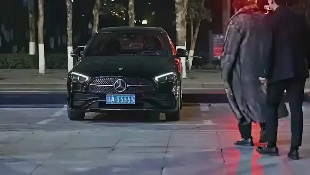 Gizli Başkan: Kirli Düzende – Kürk Ceket ve Karanlık Park Yolu