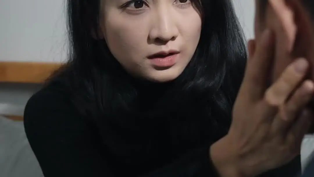 雙驕夫婦：被單褶皺裡的婚姻考古學