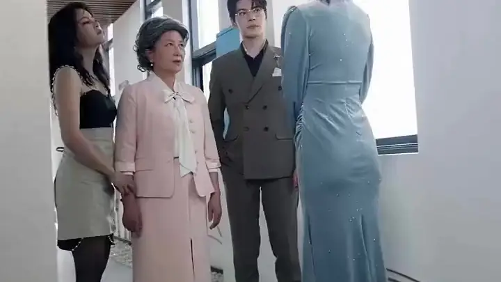 Engagement Off, Now He’s Proposing? The Velvet Dress That Rewrote the Script