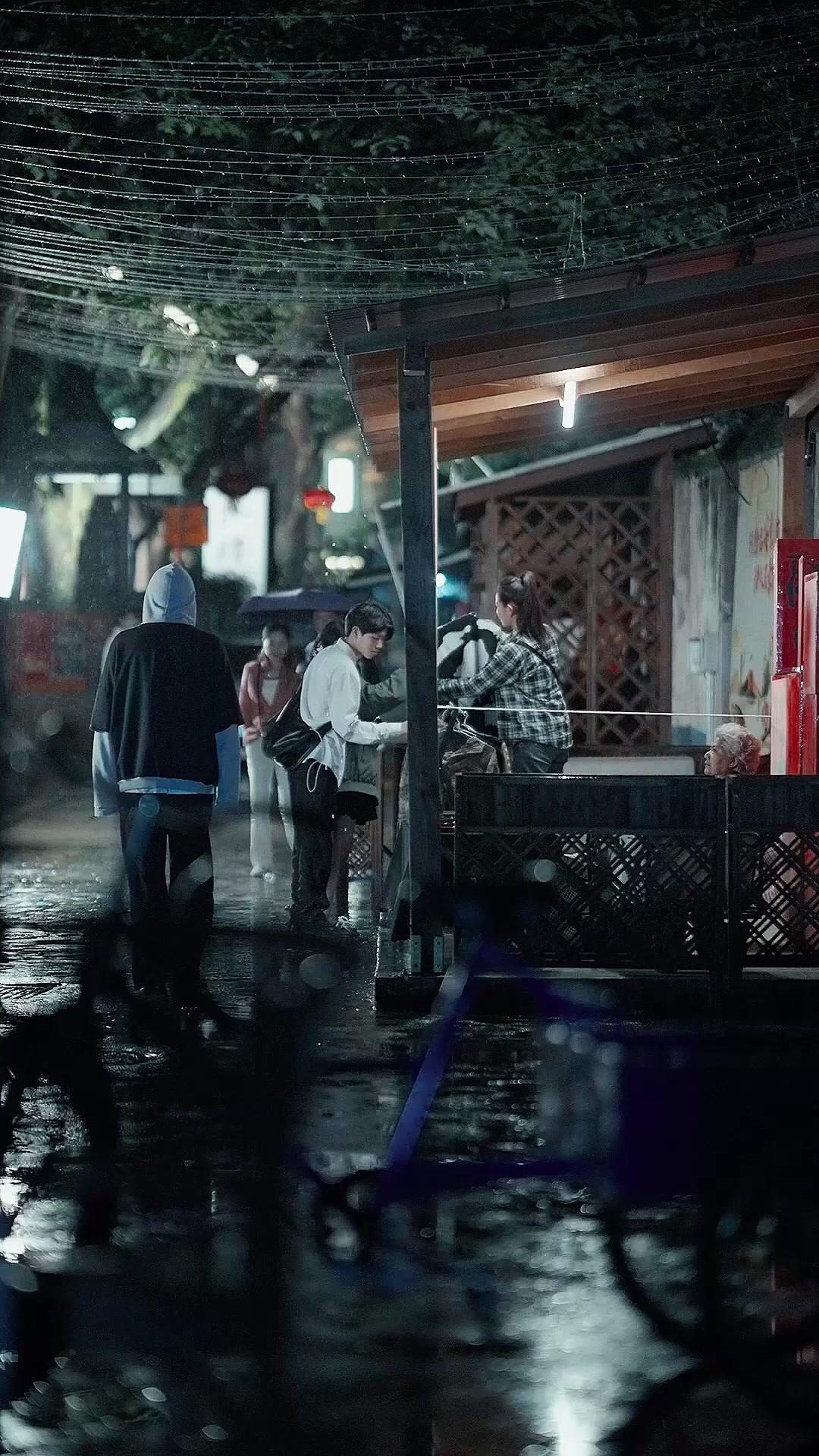 Here Comes the Marshal Ezra