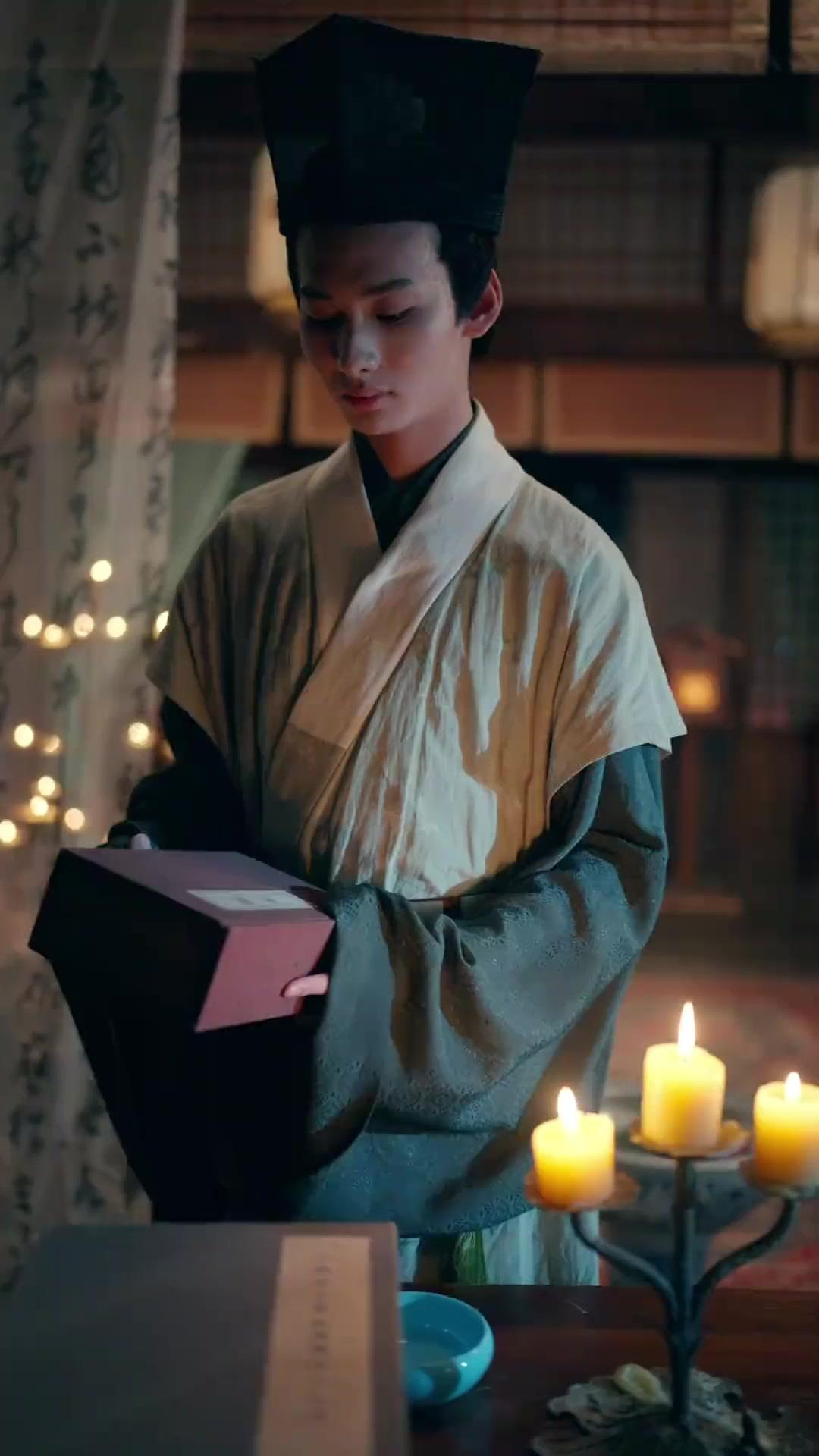 약혼자 버리니 황후가 차려지네