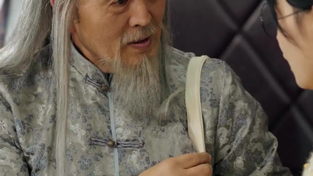 산속 명의의 귀환: 흰 가운 속에 숨은 비밀과 죽음의 약