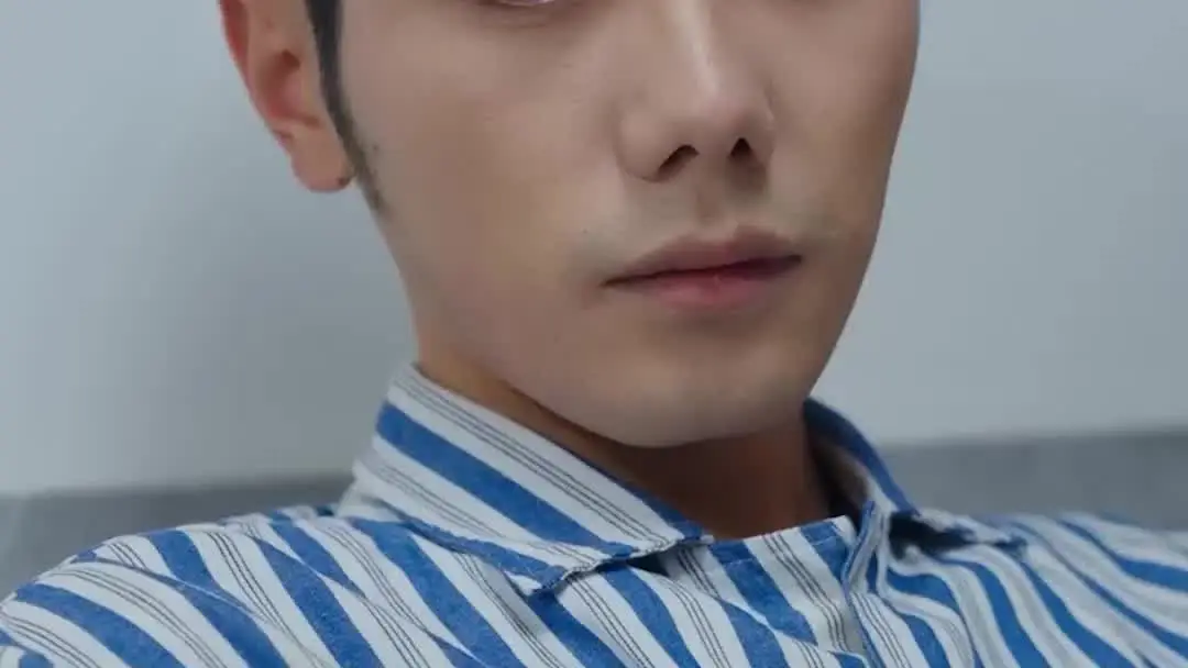 다시 만난 너에게: 병실의 눈물과 나무 아래 흔들리는 풍경