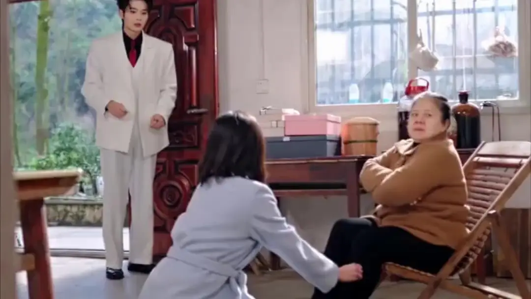 (Dubbed) Ugh! My Clingy Psycho Needs Cuddles Again: When Kneeling Becomes a Love Language