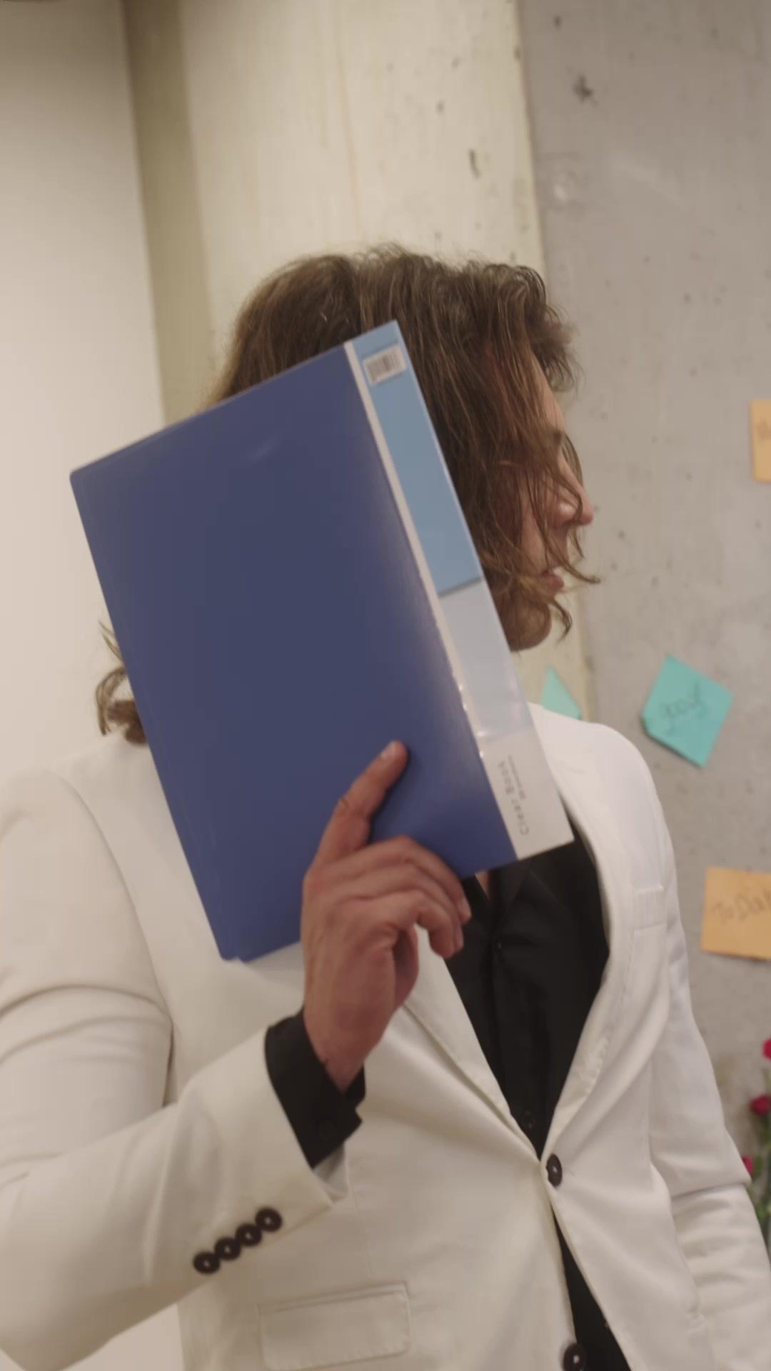 Il CEO e la Ragazza Anti-Truffa