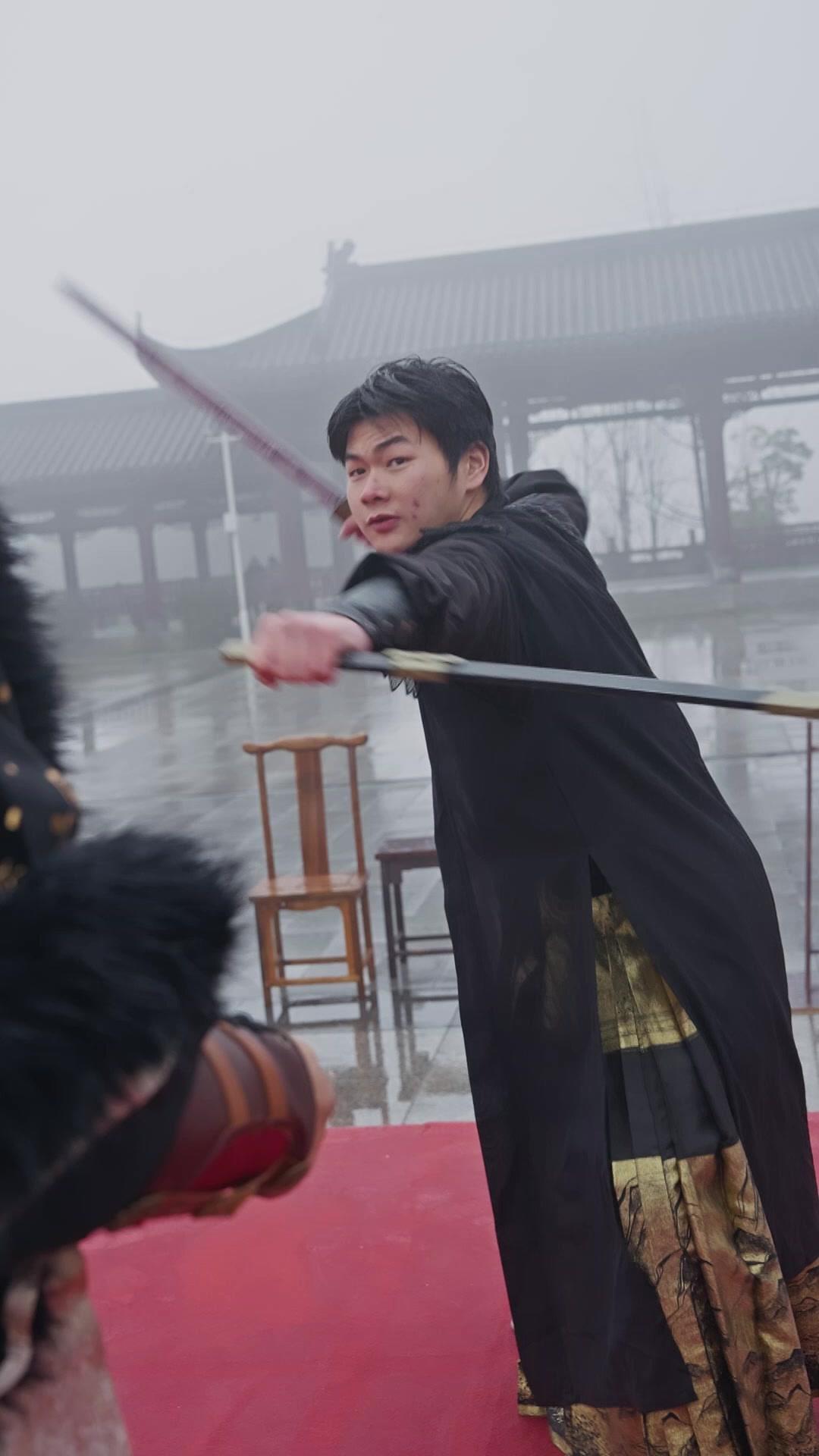 Loser? Martial World Knelt!