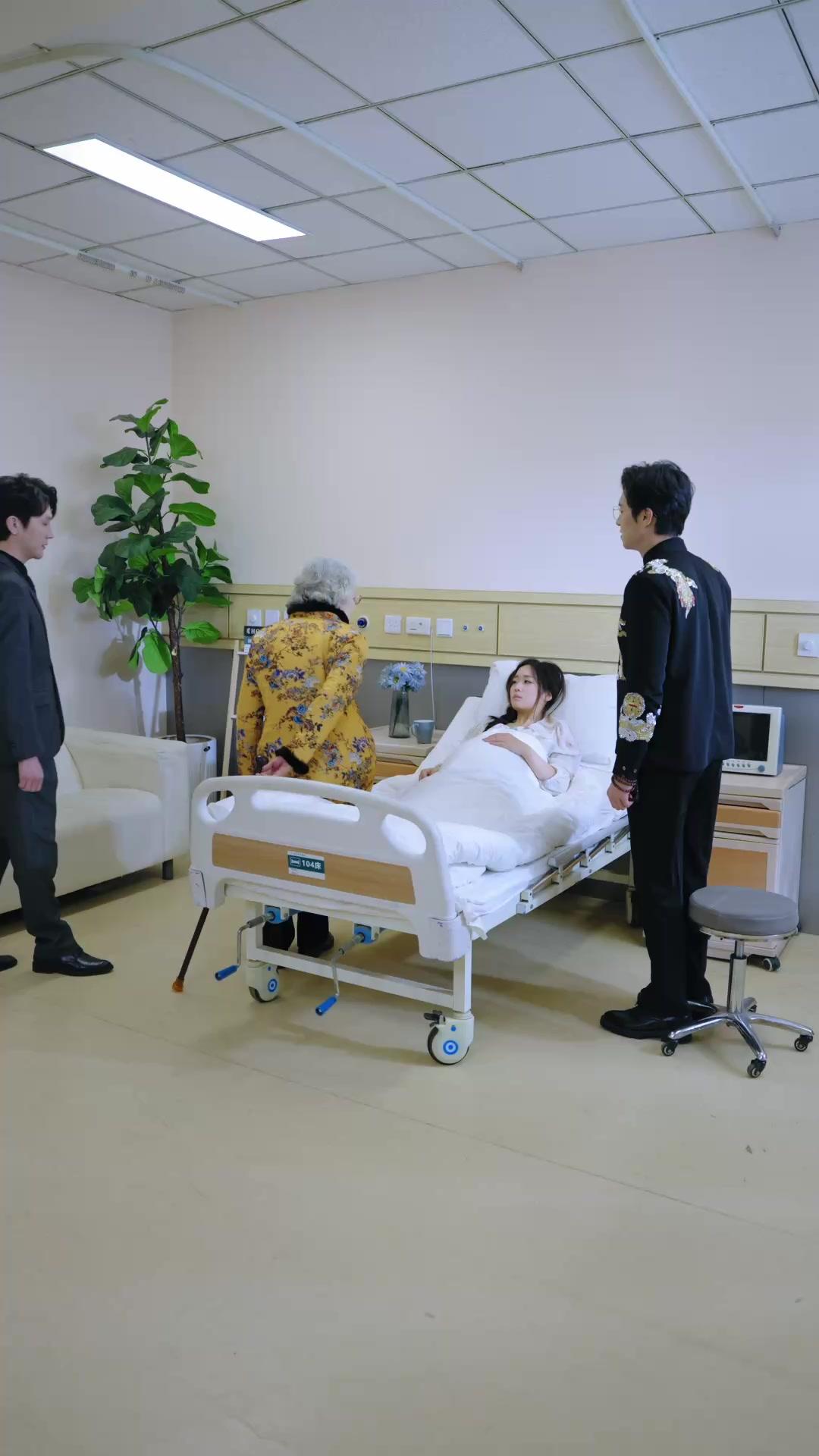 Fated Pregnancy: Caught in the Heir's Web