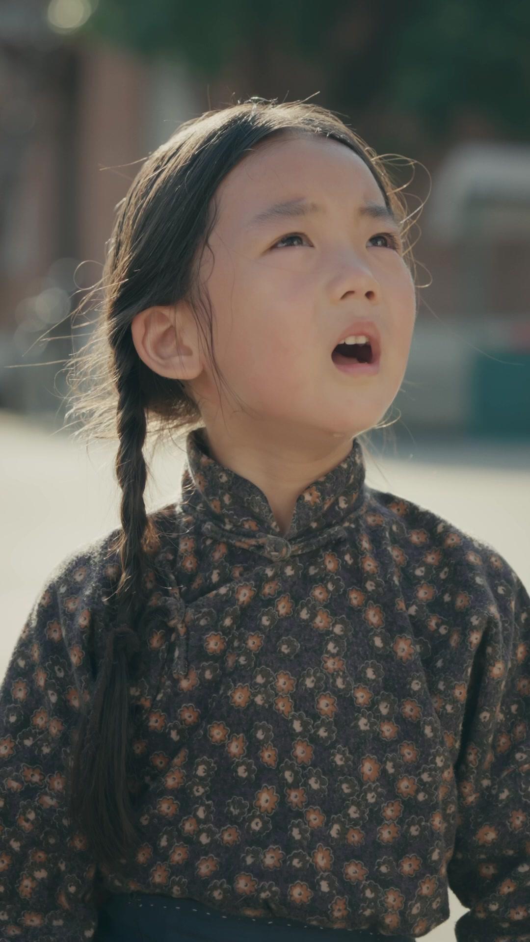 사령관 아빠, 구두 닦아줄까?