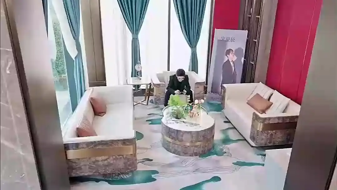 The Heiress He Threw Away: A Clash of Elegance and Ego in the Lounge