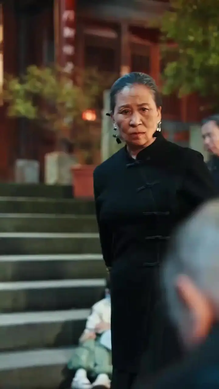 The Grandma Everyone Kneels To Episode 16