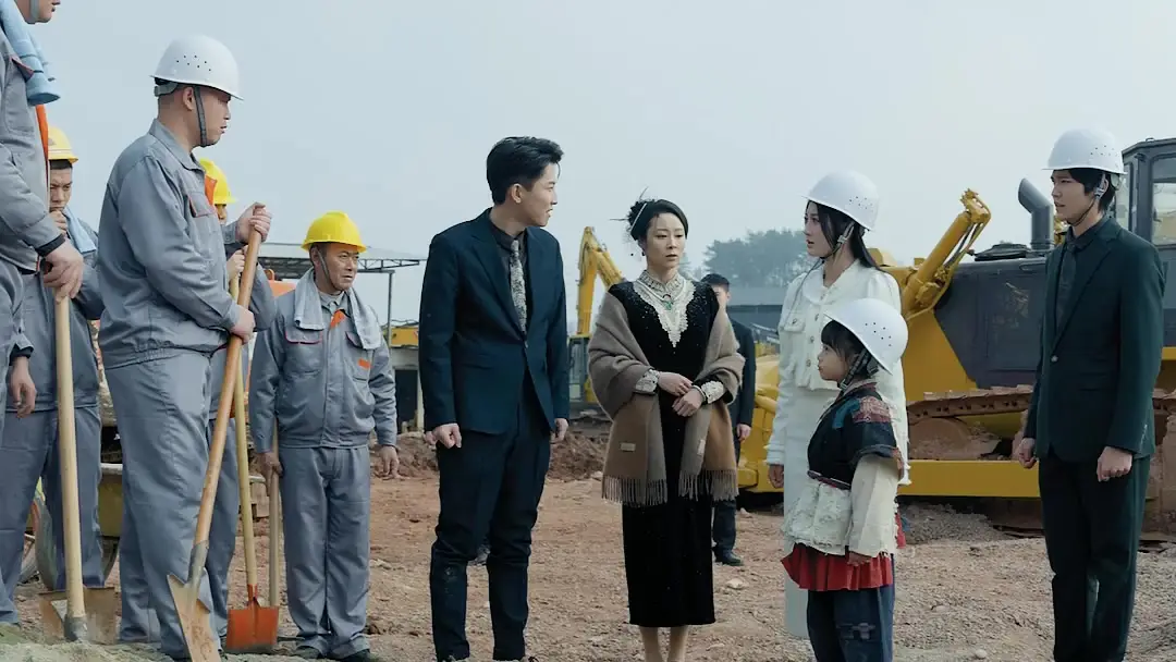 Little Troublemaker Turns Everything to Gold! The Child Who Rewrote Fate at the Construction Site