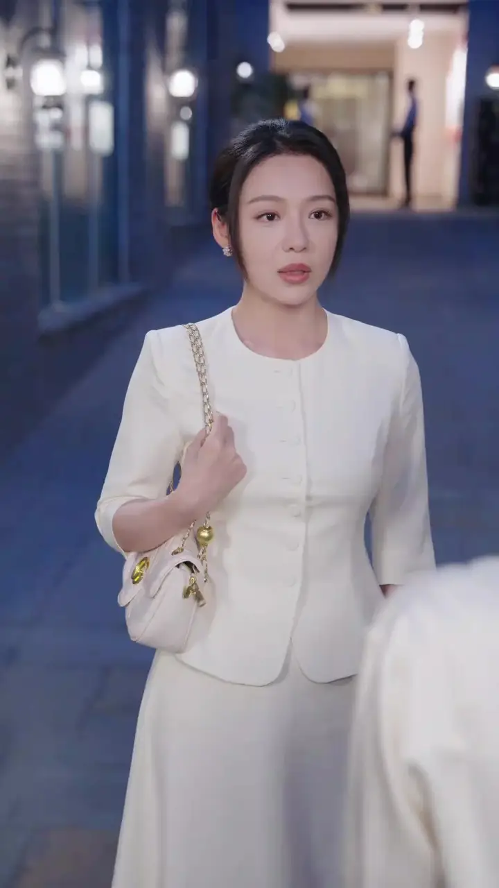 Assistant by Day, Obsession by Night Episode 4