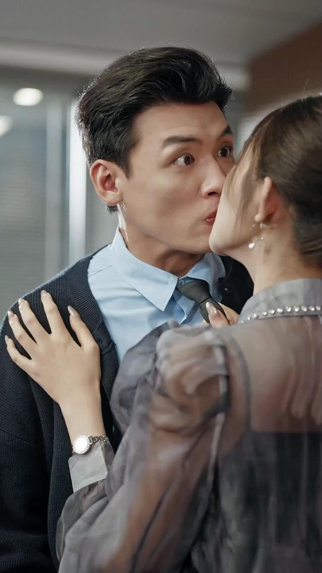 我的假女友是女總裁